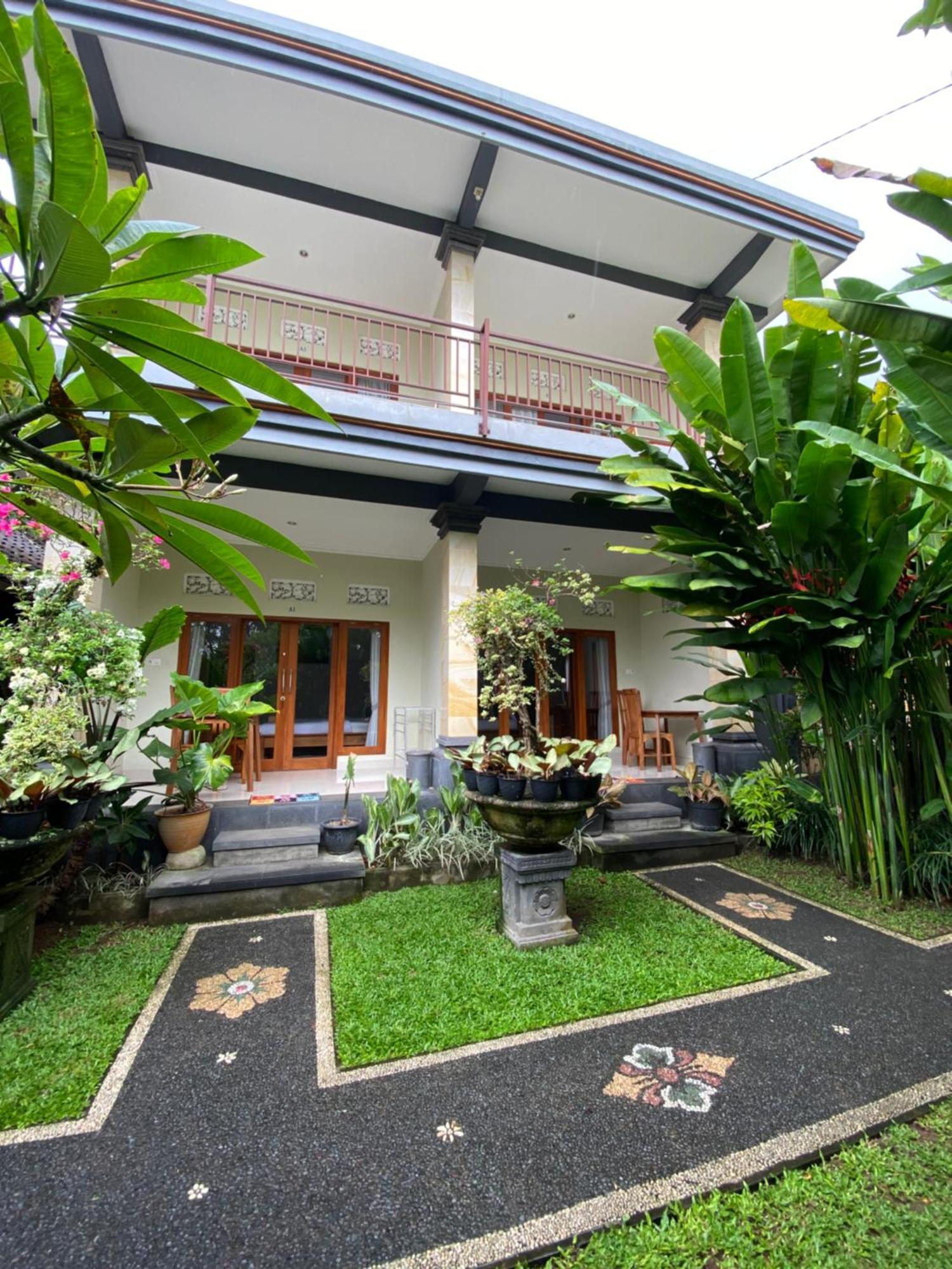 Suryadina Guest House Ubud  Exterior photo