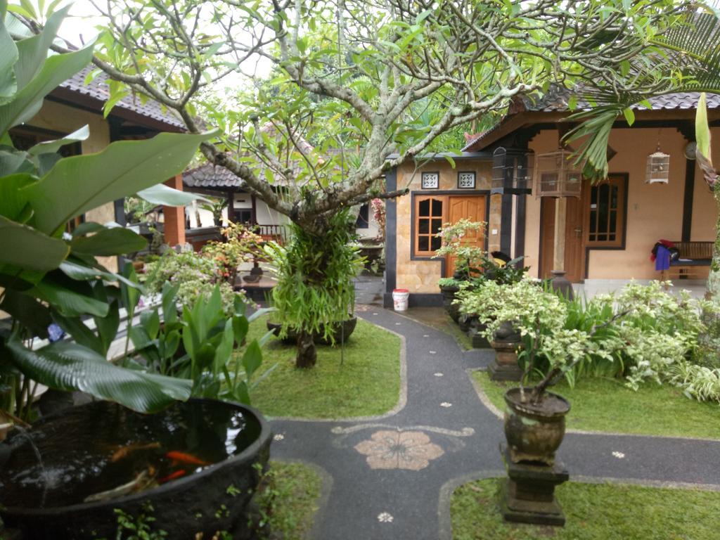 Suryadina Guest House Ubud  Exterior photo