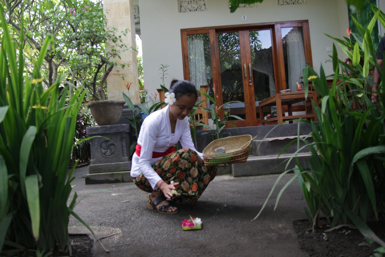 Suryadina Guest House Ubud  Exterior photo