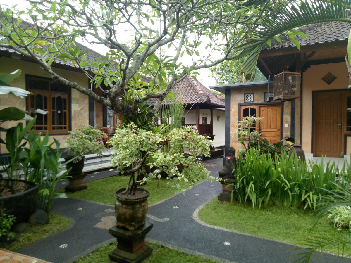 Suryadina Guest House Ubud  Exterior photo